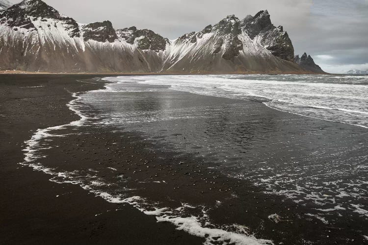 Iceland, Stokknes, Mt. Vestrahorn