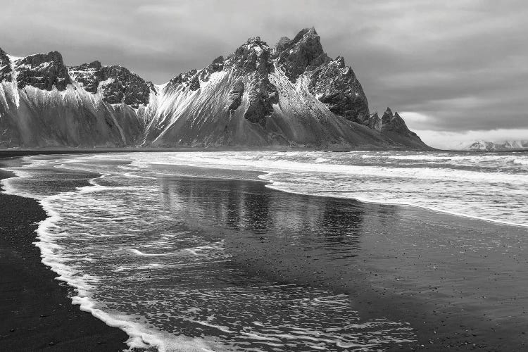 Iceland, Stokksnes, Mt. Vestrahorn