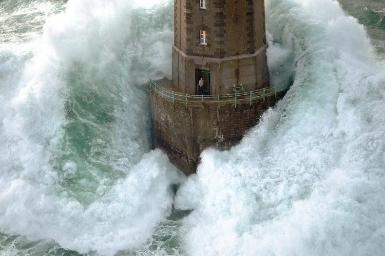 Phares Dans La Tempête – La Jument