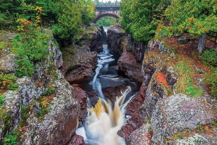 Minnesota, Temperance River State Park, Temperance River, gorge and waterfall