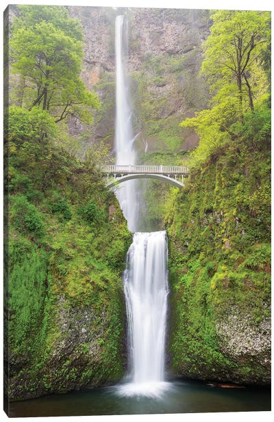 Oregon, Columbia River Gorge National Scenic Area, Multnomah Falls Canvas Art Print - Waterfall Art