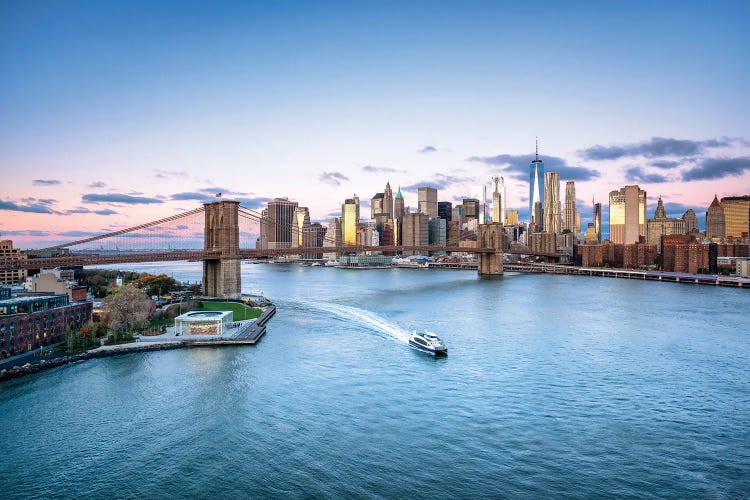 Brooklyn Bridge And Lower Manhattan Skyline On A Winter Morning