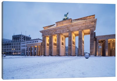 Brandenburg Gate (Brandenburger Tor) In Winter Canvas Art Print - Famous Monuments & Sculptures