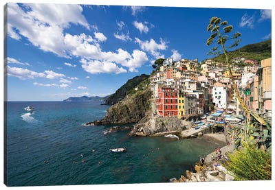 Riomaggiore, Liguria, Cinque Terre, Italy Canvas Art Print
