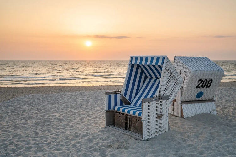 Relaxing Summer Vacation At The Beach by Jan Becke wall art