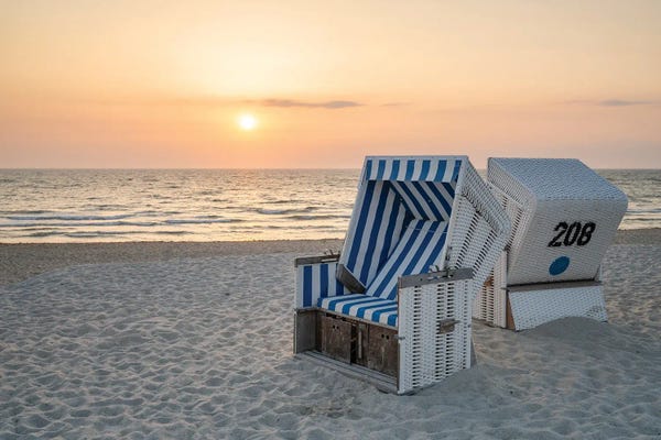 Relaxing Summer Vacation At The Beach