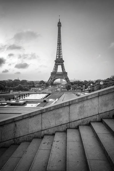 Eiffel Tower: Jardins Du Trocadéro And Eiffel Tower In Black And White by Jan Becke