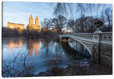 Sunrise At The Bow Bridge In Central Park, Manhattan, New York City Canvas Art Print - Central Park