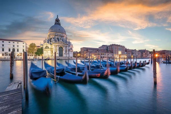 City Sunrises & Sunsets: Gondolas In Front Of Santa Maria Della Salute by Jan Becke