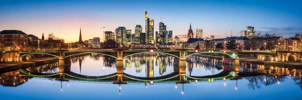 Frankfurt: Ignatz-Bubis-Brücke (Ignatz Bubis Bridge) and skyline of Frankfurt, Hesse, Germany by Jan Becke