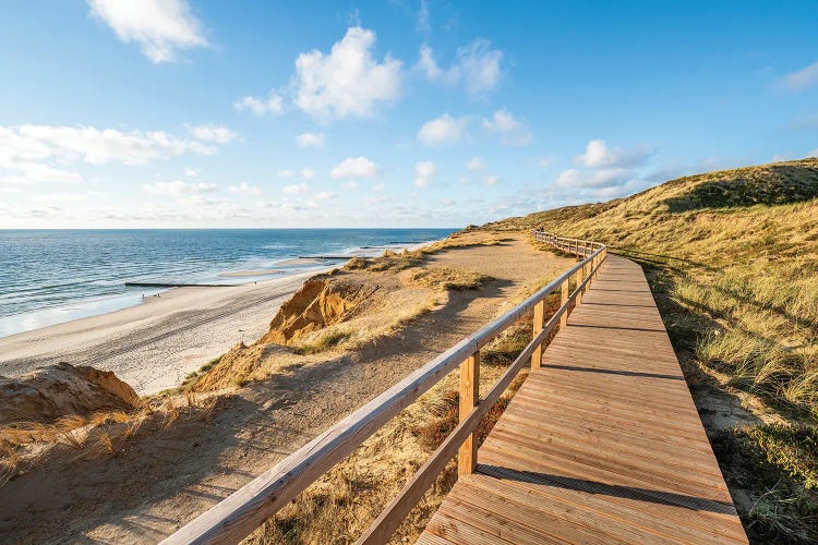 Wooden boardwalk along the North Sea coast, Sylt, Schleswig-Holstein, Germany