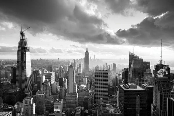New York City Skylines: Manhattan skyline black and white by Jan Becke