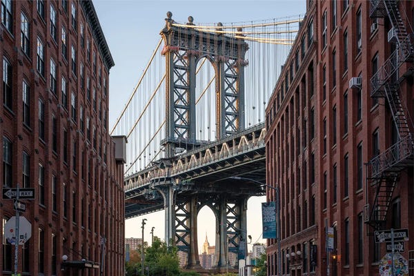 Brooklyn: Manhattan Bridge View in Dumbo, Brooklyn, New York City by Jan Becke