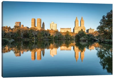 Sunrise At The Lake In Central Park Canvas Art Print - Central Park