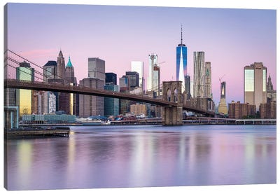 Brooklyn Bridge And Manhattan Skyline In Winter Canvas Art Print