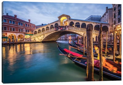 Rialto Bridge Canvas Art Print - Famous Architecture & Engineering