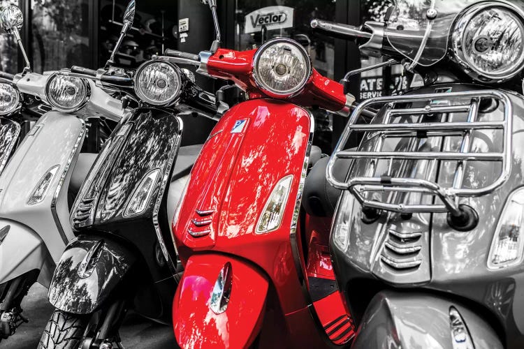 Red Vespa, Paris