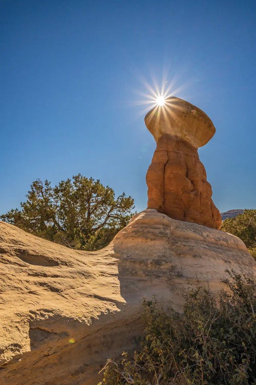 USA, Utah, Devil's Garden Outstanding Natural Area Sun Starburst On Hoodoo Rock Formations