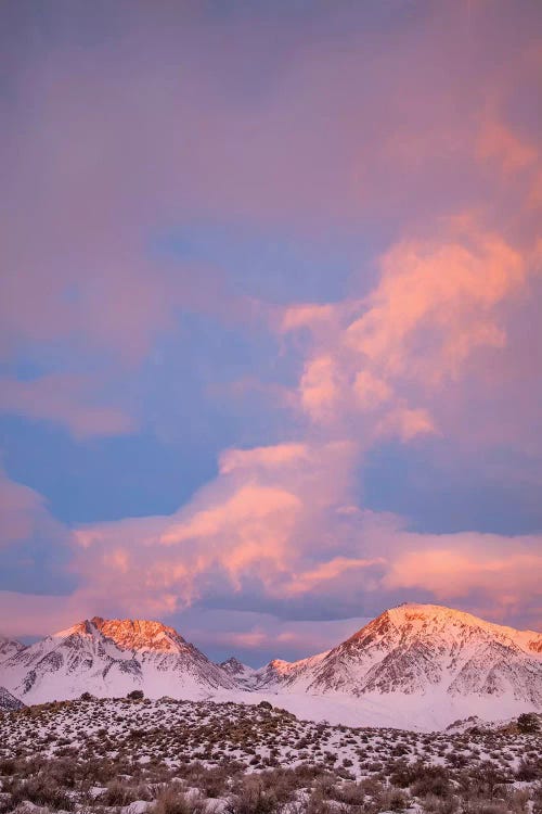 USA, California, Sierra Nevada Range. Sunrise on mountains I