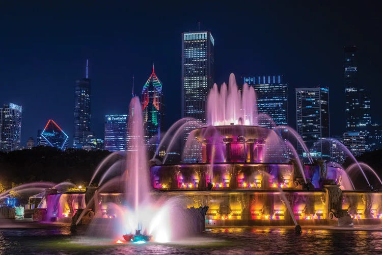 USA, Illinois, Chicago. Buckingham Fountain At Night.