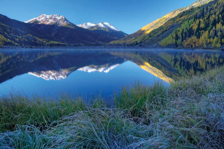 USA, Colorado, San Juan Mountains. Frosty morning at Crystal Lake.