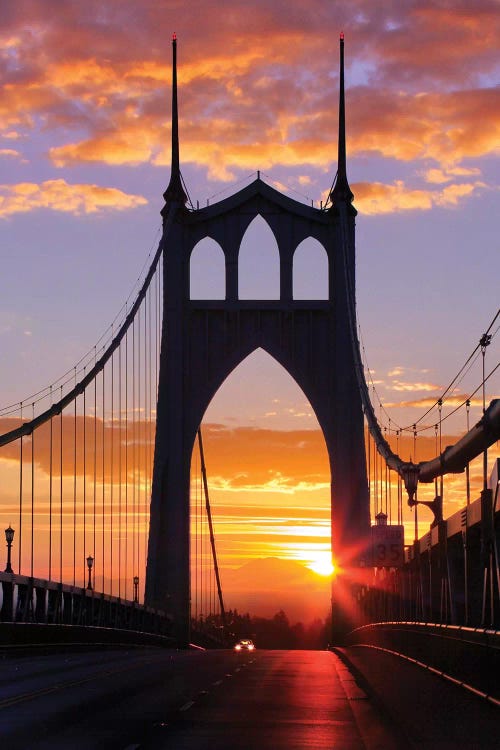 USA, Oregon, Portland. St. Johns Bridge at sunrise.