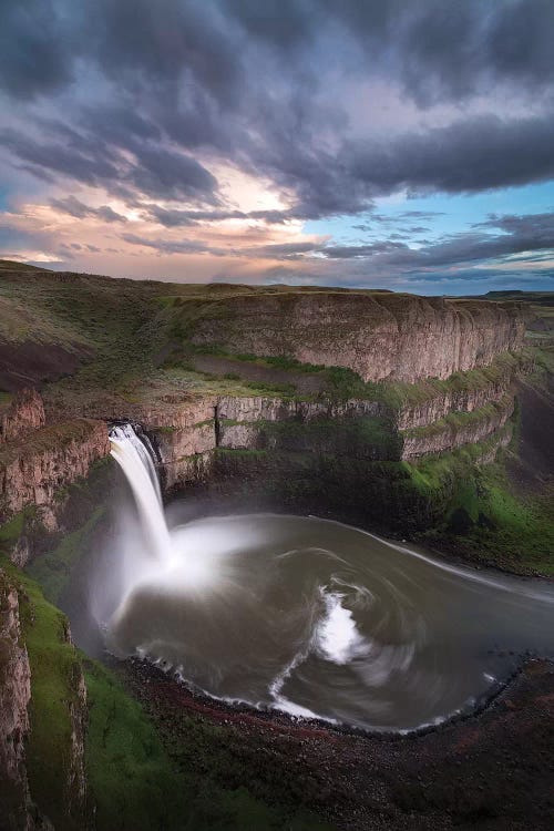 USA, Washington State. Palouse Falls at sunset.