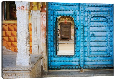 India, Rajasthan. colorful house.  Canvas Art Print