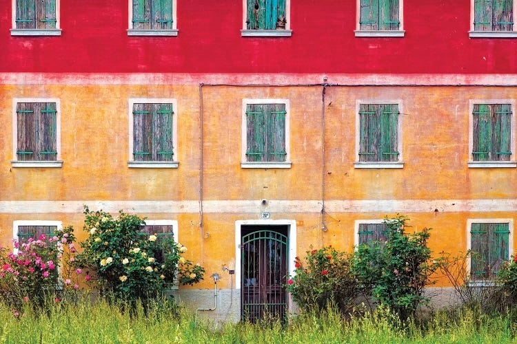 Italy, Veneto. Colorful farmhouse exterior. 