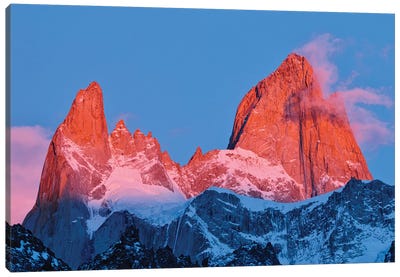 Argentina, Patagonia, Los Glaciares National Park. Sunrise on Mount Fitz Roy. Canvas Art Print - Argentina Art