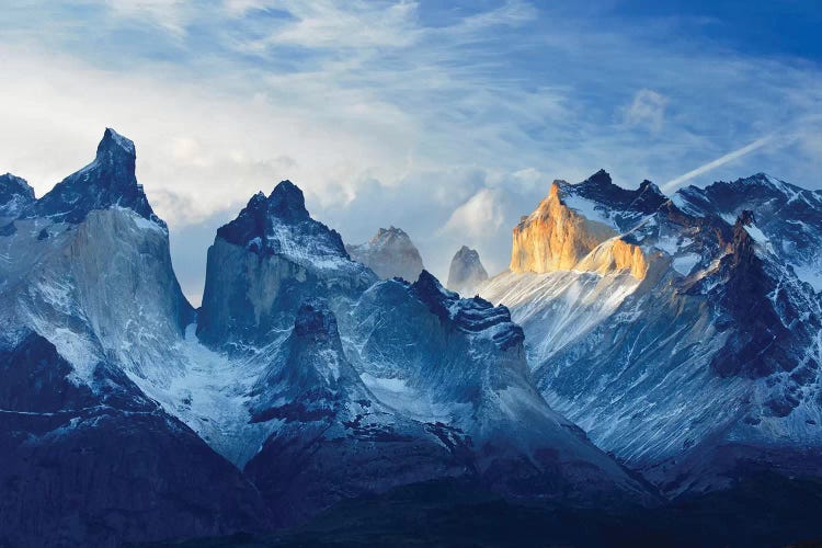 Chile, Patagonia, Torres del Paine National Park, Los Cuernos sunset.