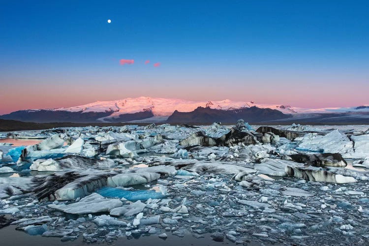 Iceland, Jokulsarlon Glacier. Autumn sunrise on glacier.