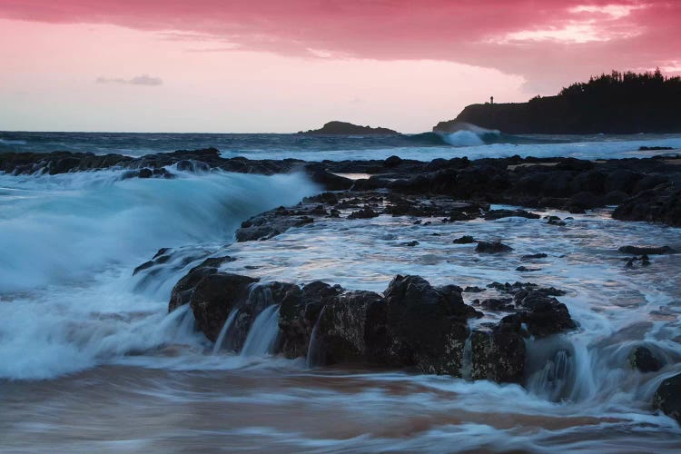 USA, Hawaii, Kauai. Cloudy morning at Secret Beach.