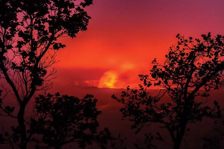 USA, Hawaii. Halema'uma'u Crater in Kilauea Caldera at night.