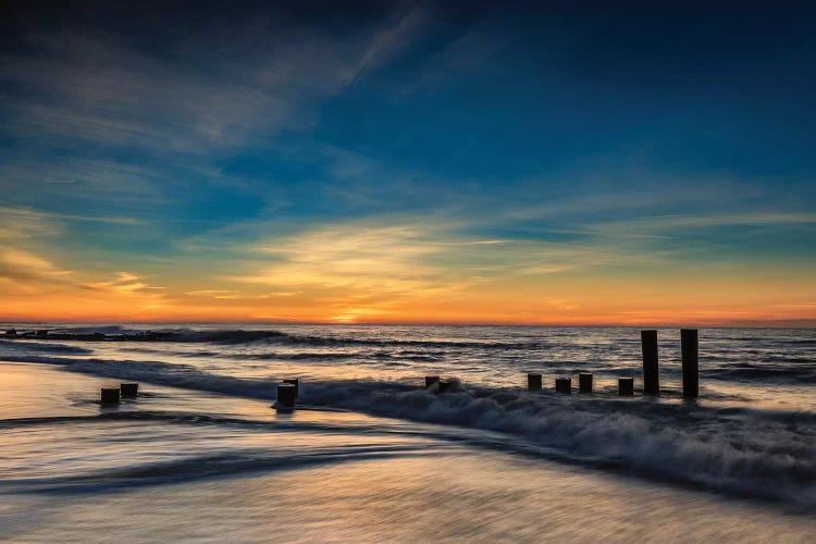 USA, New Jersey, Cape May National Seashore. Sunrise on winter shoreline. 