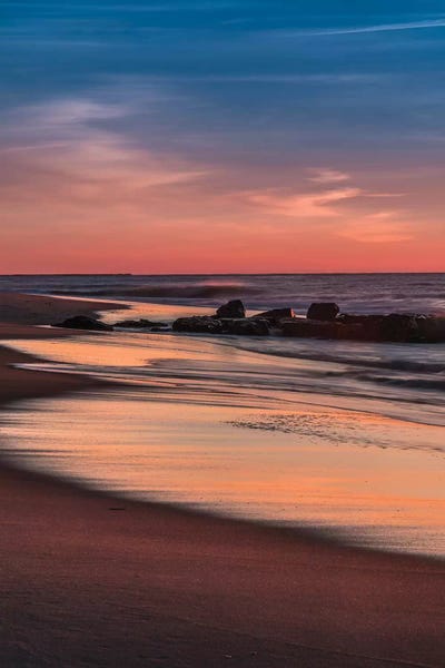 USA, New Jersey, Cape May National Seashore. Sunrise on winter shoreline.