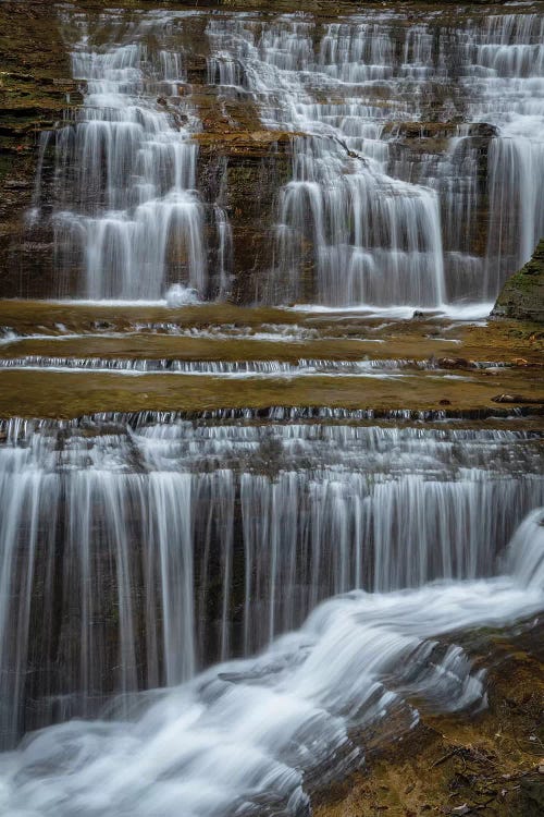 USA, New York, Watkins Glen. Waterfall cascade over rock. 