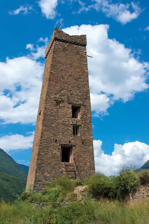 Watchtower of Songgang Tibetan house in the mountain, Ngawa Tibetan and Qiang Autonomous Prefecture