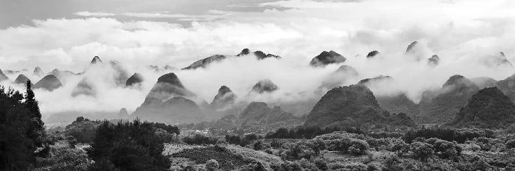 Limestone hills in mist, Xingping, Yangshuo, Guangxi, China