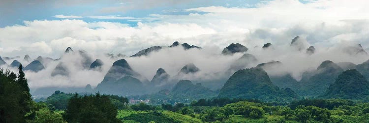 Limestone hills in mist, Xingping, Yangshuo, Guangxi, China