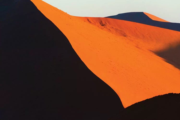 Red sand Dune 45 in southern Namib Desert. Sossusvlei, Namib-Naukluft NP, Hardap Region, Namibia