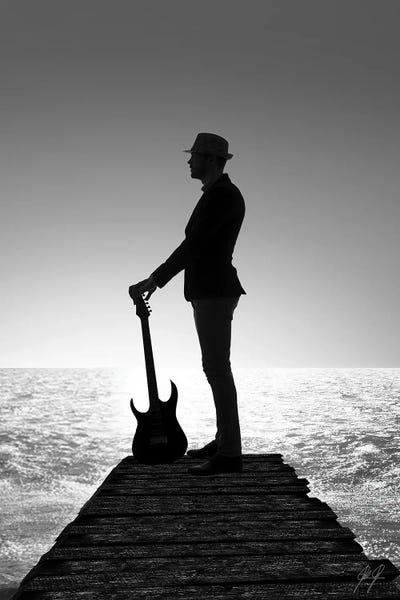 Black & White Minimalist Décor: The Last Gig by Kathrin Federer