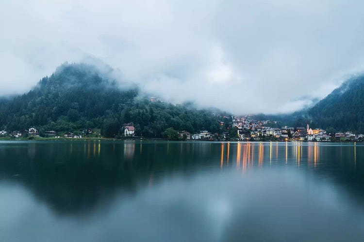 Italy, Alps, Dolomites, Lago di Alleghe 