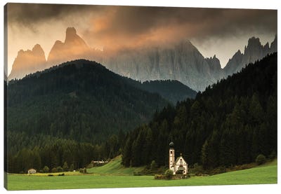 Italy, Alps, Dolomites, Val di Funes. Villnößtal. St. Johann in Ranui II Canvas Art Print - Mikolaj Gospodarek