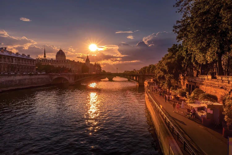 End Of The Day On The Banks Of The Seine