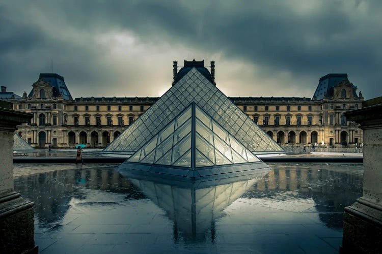 Pyramide Du Louvre