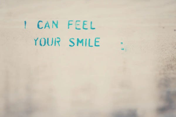 Read The Signs: I Can Feel Your Smile by Laura Evans