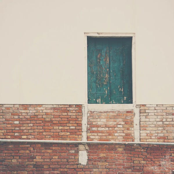 Vintage Styled Photography: A Little Pop Of Colour In Venice by Laura Evans