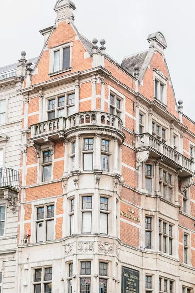 London: Building Corner, London, England by lovelylittlehomeco