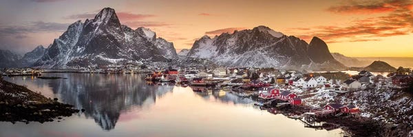Lofoten: Reine Morning Light by Lior Yaakobi